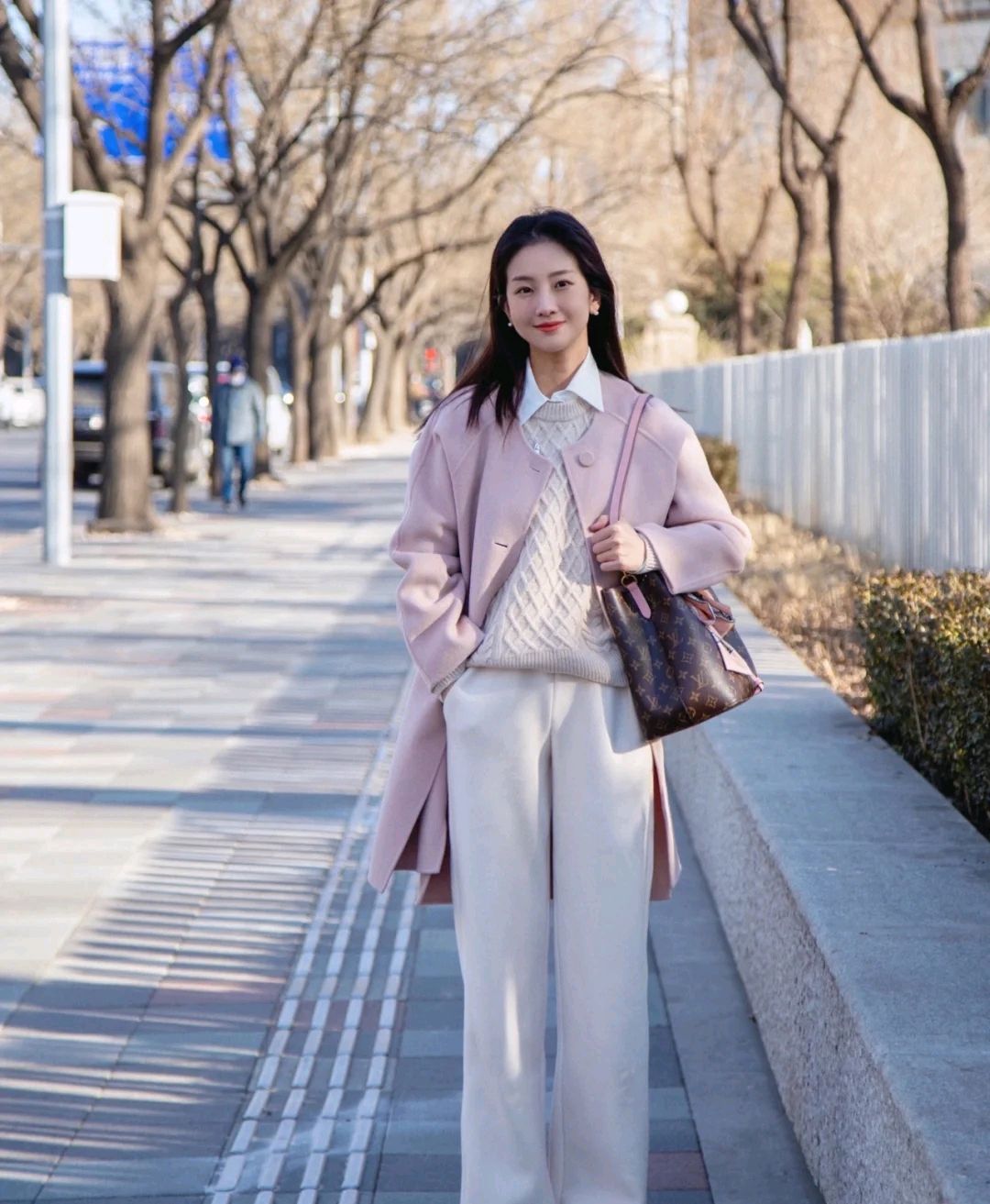 嫩粉色显瘦大衣内搭,粉色系大衣穿搭裙子