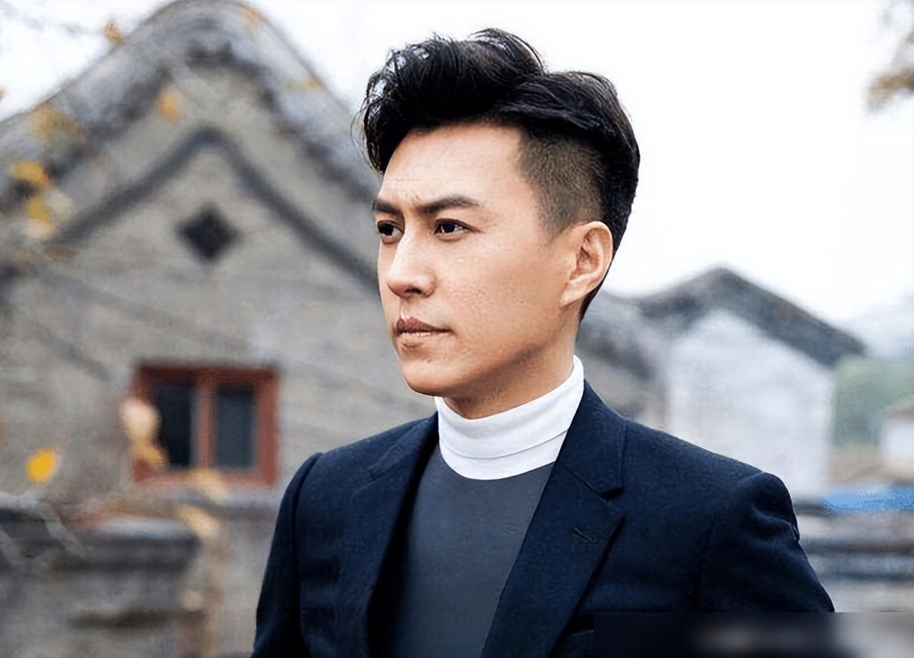 没常识、不识字、不会乘法口诀，这些顶流“文盲”凭什么会红？