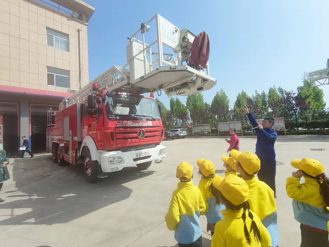 【垣曲县滨都幼儿园】滨都萌娃走进*防队消**致敬最美“火焰蓝”