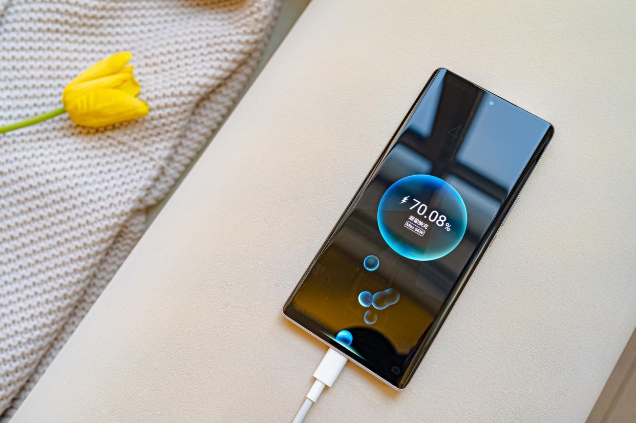 荣耀手机哪个系列最值得入手,荣耀手机现在哪一款最实惠最好用