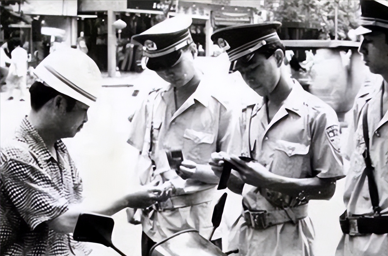 辽宁三兄弟杀警察案件完整视频,东北三兄弟毒死母亲复仇杀十四人