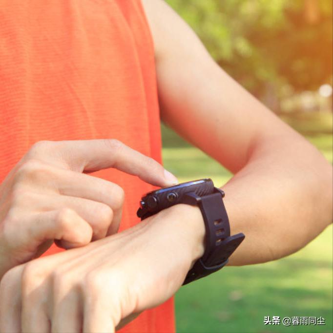 户外登山手表哪个牌子好,户外登山手表什么牌子好