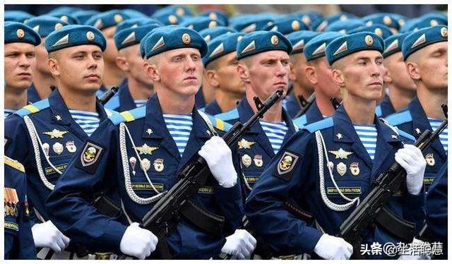 俄罗斯将军捡起军魂,俄罗斯阅兵老军服