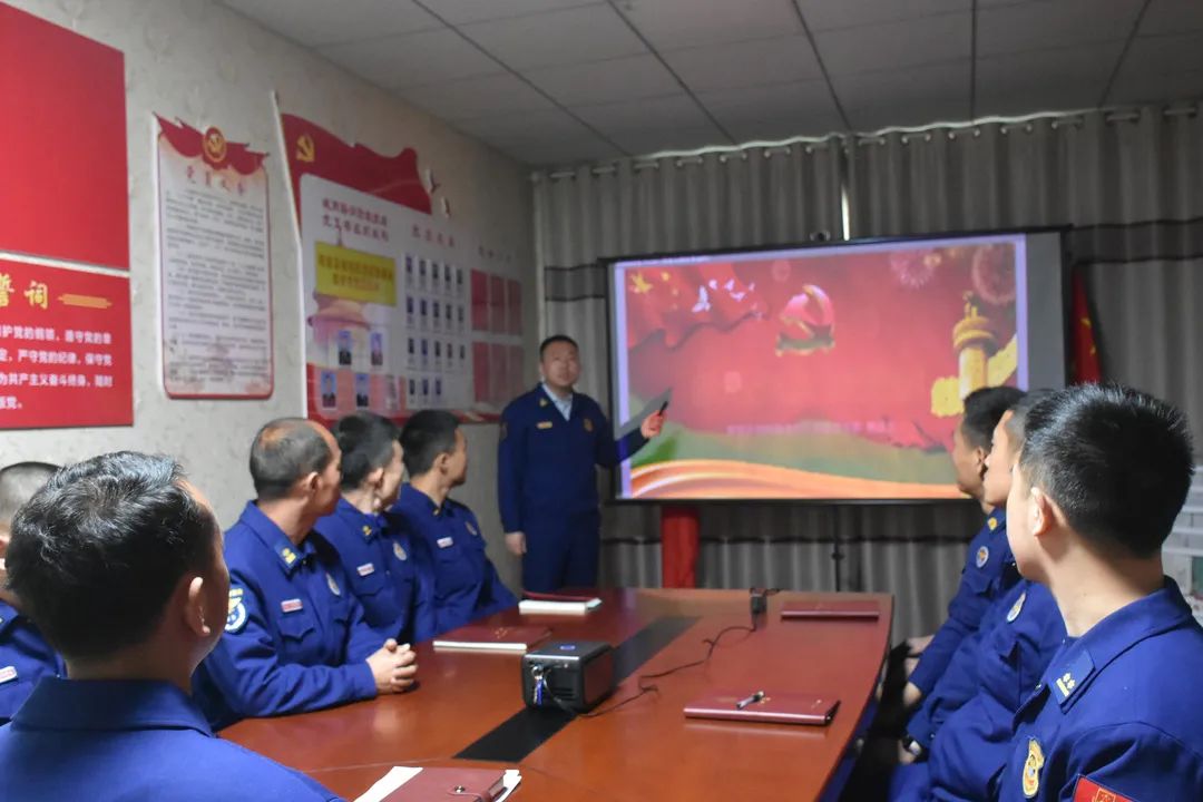 坚持党建引领建强支部战斗堡垒,强化党建引领提升党支部凝聚力