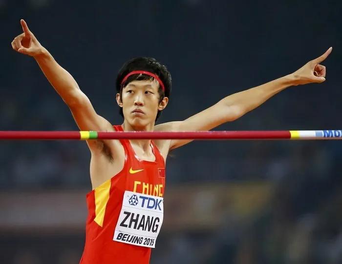 张国伟夺冠视频撑杆,张国伟赛季首秀夺冠