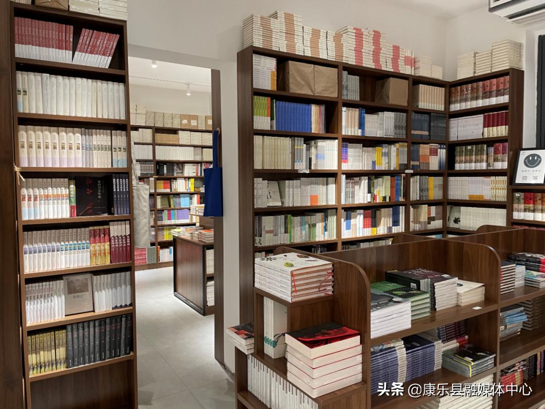 独家“版本目录”,让这家网红小店装满好书