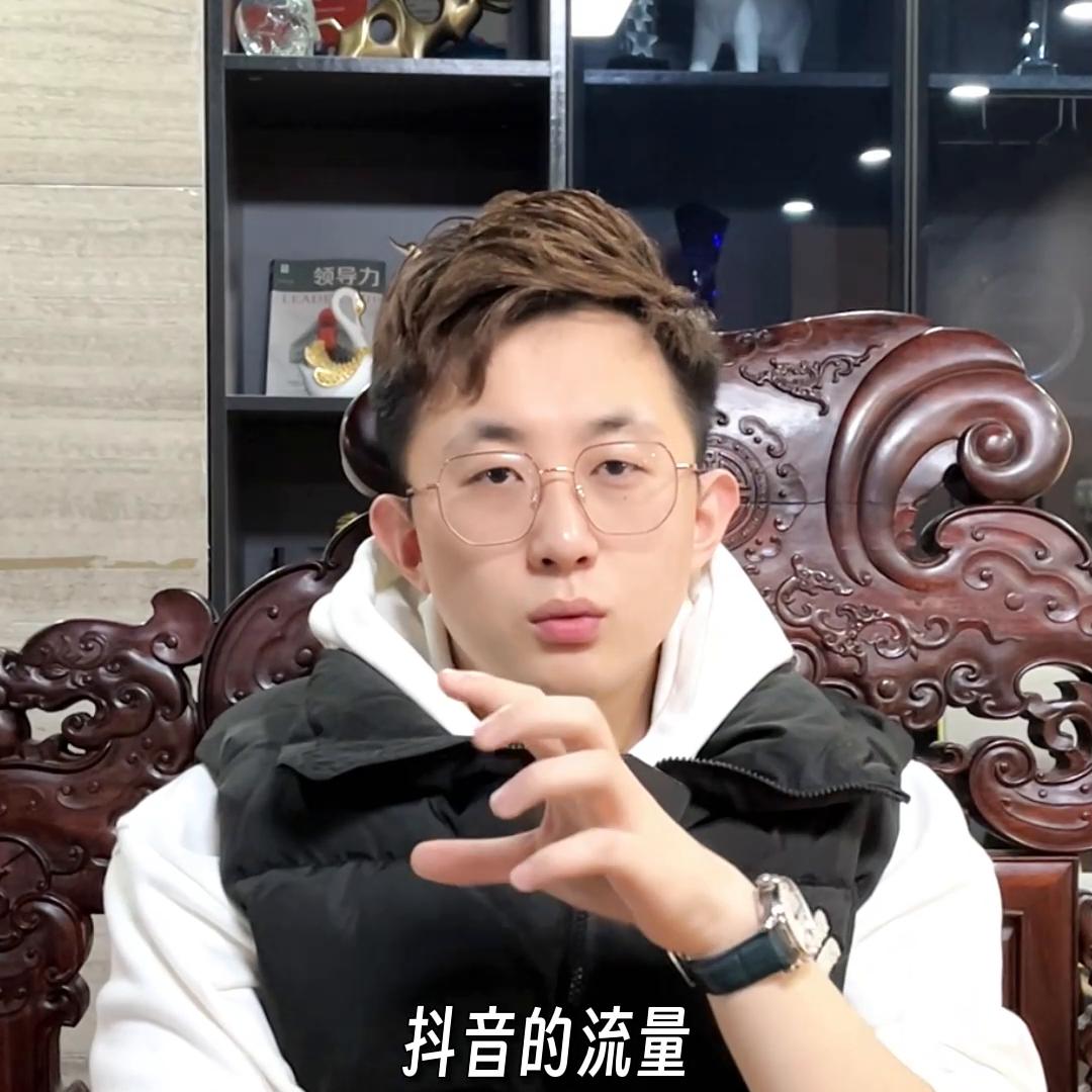 什么平台挣钱最靠谱,怎么做才能在平台赚到第一桶金呢