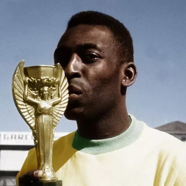 球王贝利弥留之际,球王贝利停止化疗