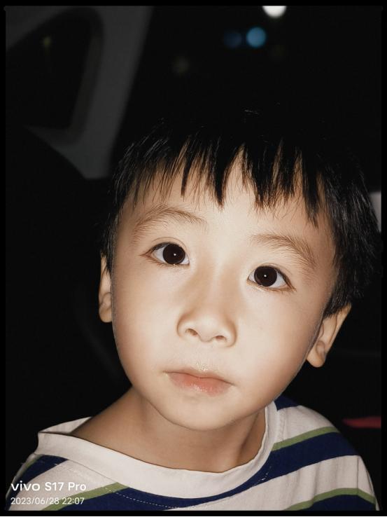 vivos17pro柔光灯试用,vivos17pro冰白玉光与夜