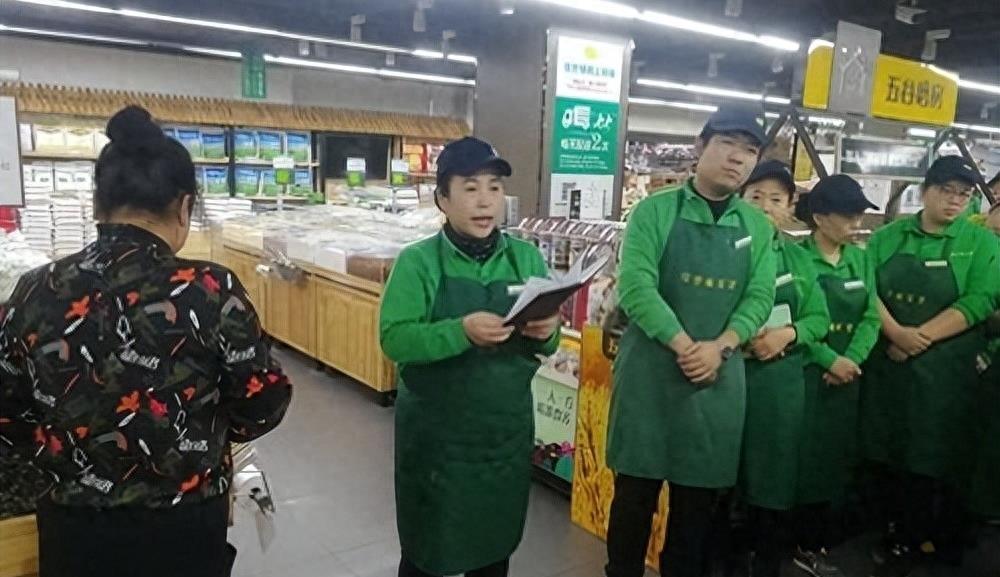 干尽傻事，却年入200亿！河北最“变态”超市，胖东来都服气