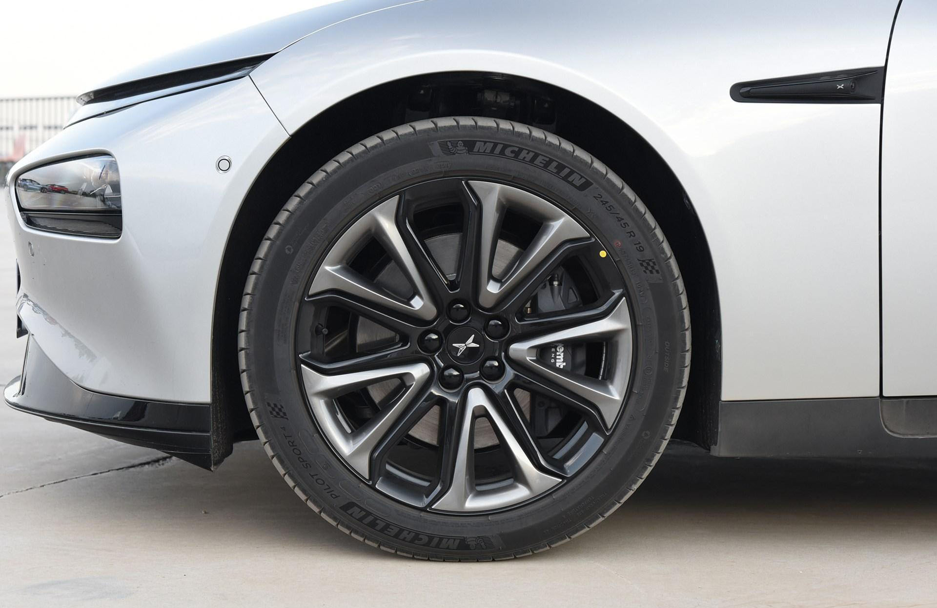 电动车最便宜换个轮胎多少钱,电动车换轮胎怎么换便宜