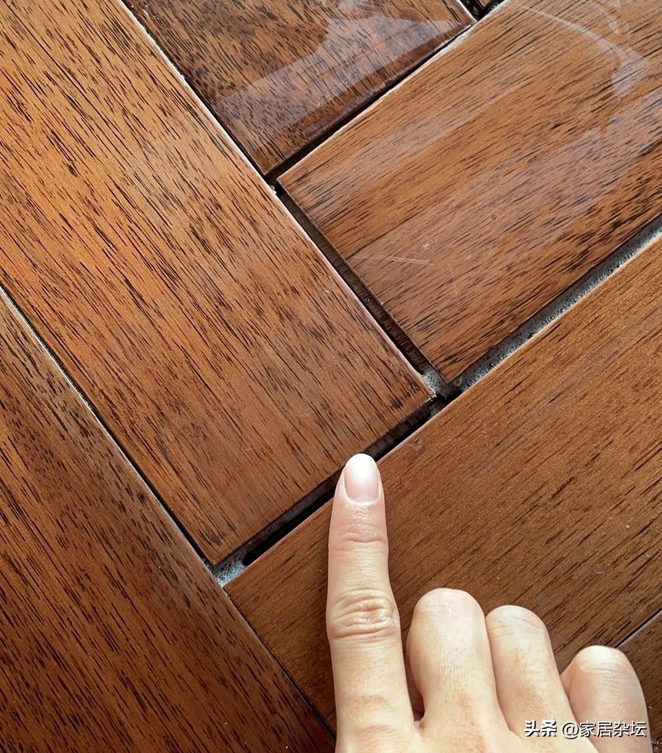 全屋木地板通铺后悔了,厨房间铺了木地板后悔了