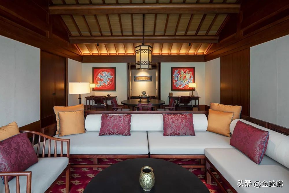 中国首家，全球第六家—九寨沟日赛谷丽思卡尔顿隐世酒店