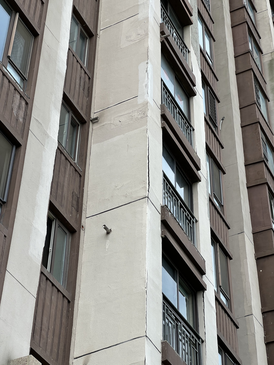 水泥天花板坍塌原视频,水泥墙掉落