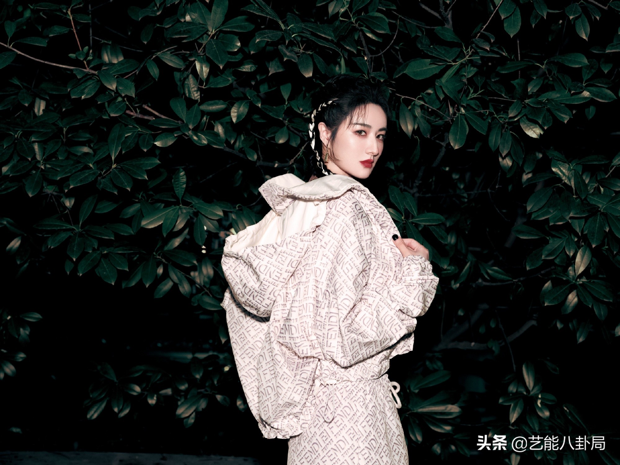 薇娅被罚13.41亿，账号全网被封禁！李佳琦忐忑直播，700万人围观