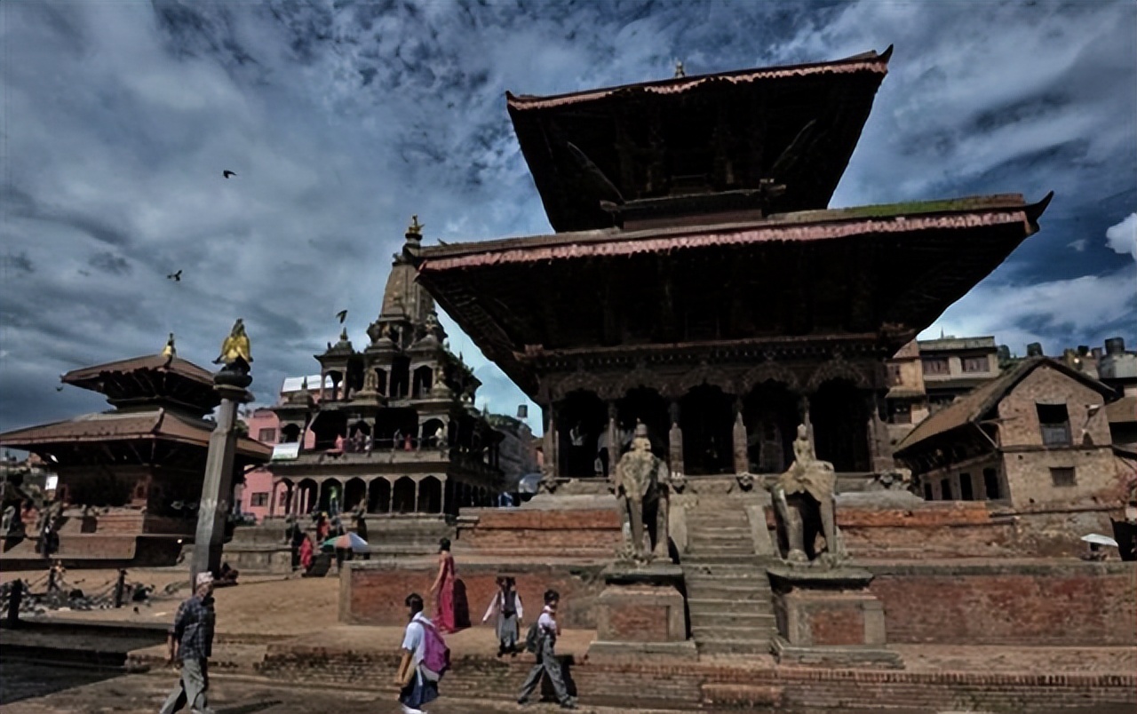 南亚内陆小国尼泊尔，被印度三面包围，为什么和我国越走越近？