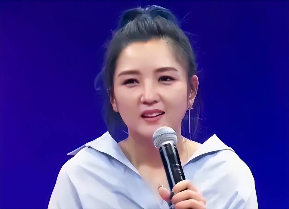 何洁直播卖货螃蟹,何洁在直播中是如何被吐槽的