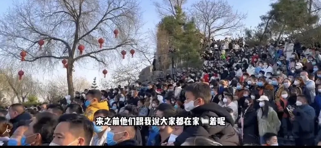 大年初一开封清明上河园人山人海,大年初一的清明上河园是人山人海