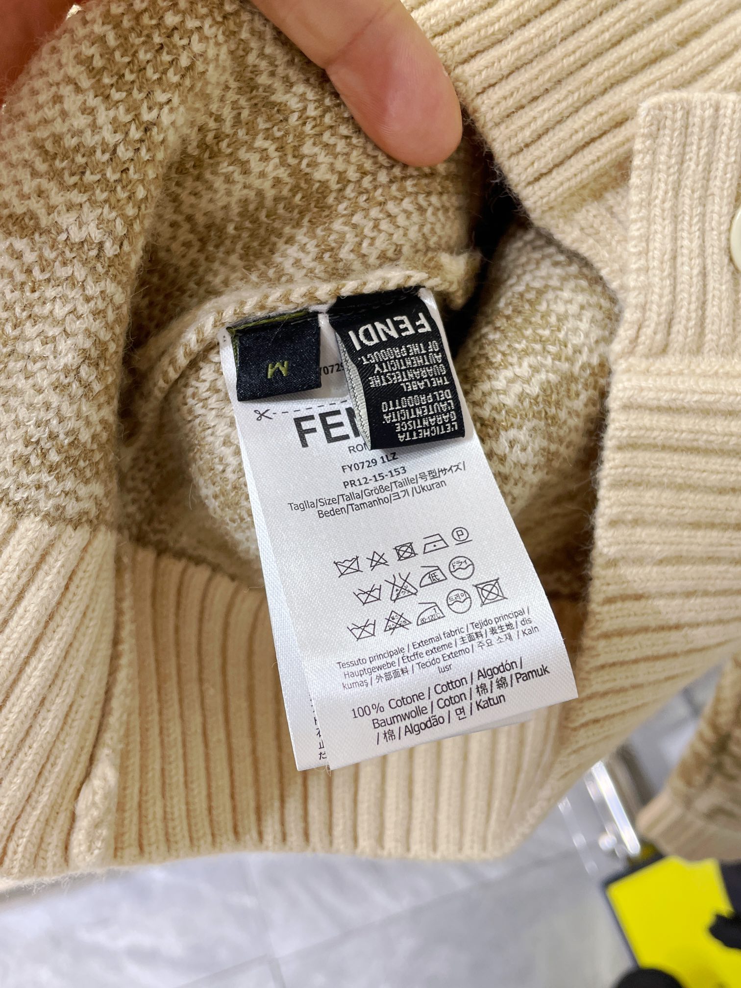 fendi芬迪限定款双f老花针织套装,fendi芬迪服装有什么特点