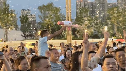 凤凰山，宇宙级草根网红孵化中心