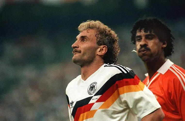 球员随地吐痰,球员为什么在球场上吐痰