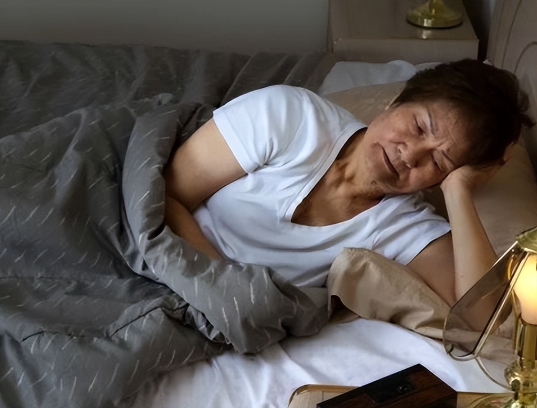 老年人夜尿几次最好,老年人夜尿频多与意识有关吗