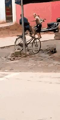 老婆包里发现的卡,老婆包里发现了啥