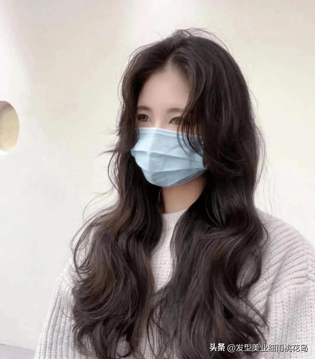 中年妇女中长发怎么烫好看,烫的中长发怎么扎好看