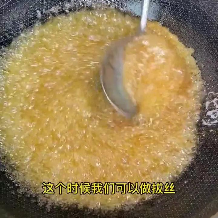 炒糖色为什么油和糖不能融为一体,炒糖色是不是就是焦糖色