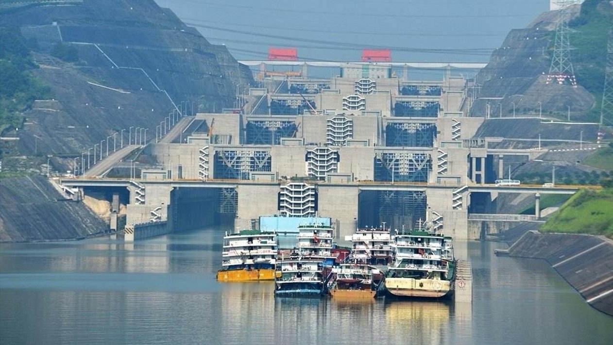 三峡大坝建成共投资了多少钱,投资近千亿的三峡大坝回本了吗