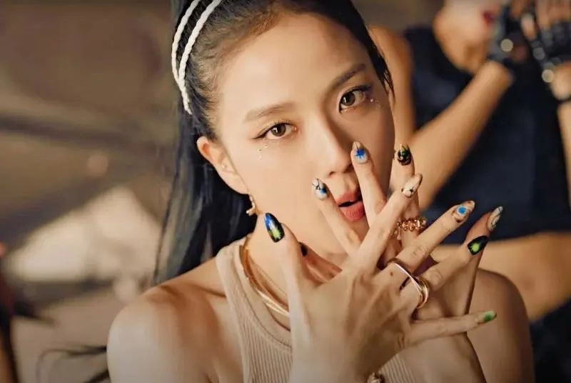 blackpink每个都是被时尚品牌宠着的,blackpink各个成员所代言的品牌