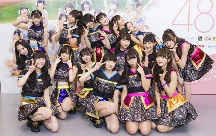 泰国泰娱走红毯很疯吗,泰国曼谷韩流演唱会