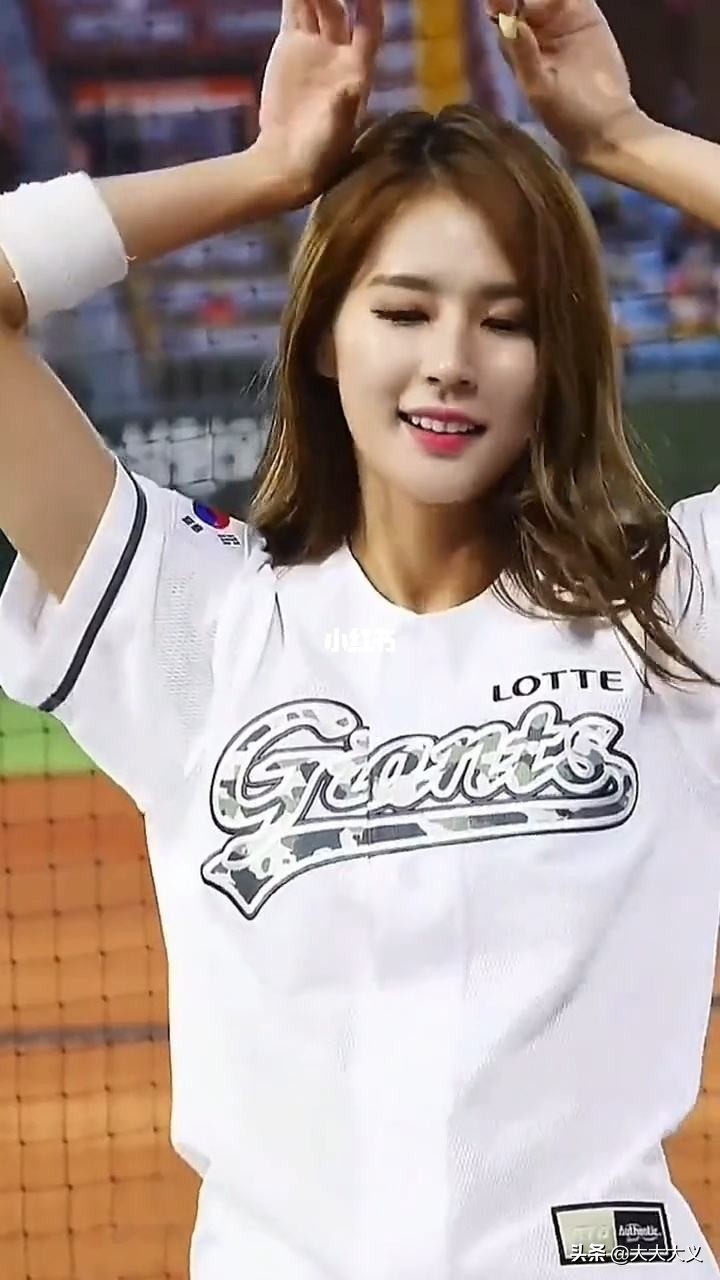 公认拉拉队女神,颜值最高的拉拉队