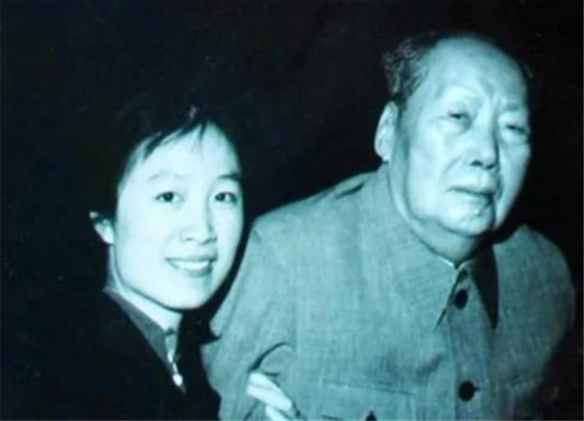 1976年毛主席逝世前,曾交代张玉凤:你要时常到我的坟上看望