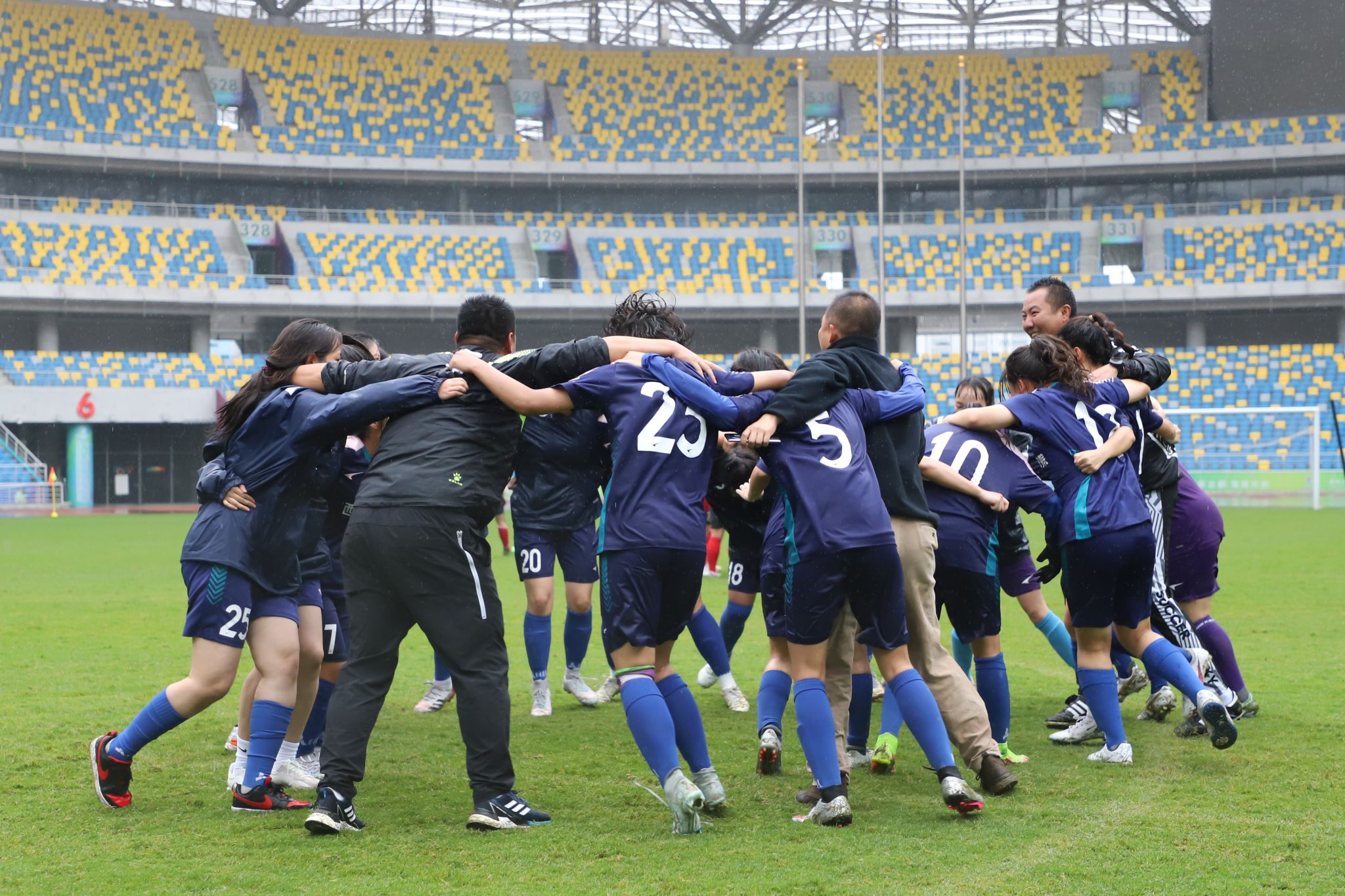 陕西女足迎来女超第一战,西译女子足球队