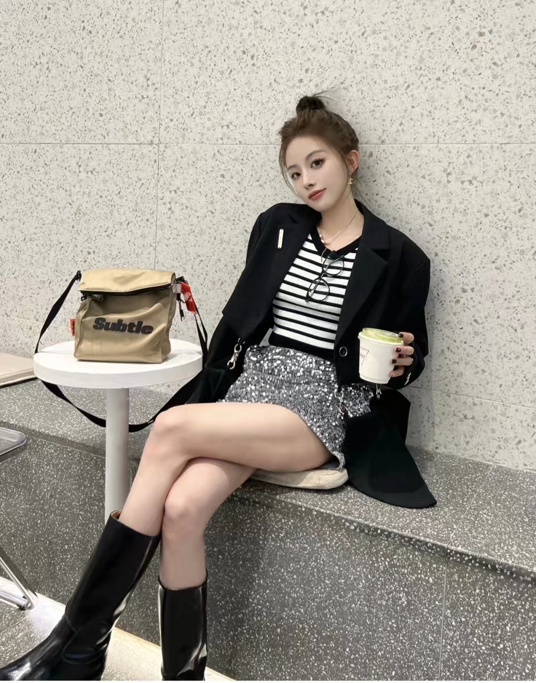 西装外套怎么搭配裙子好看气质,西装外套搭配时髦女士