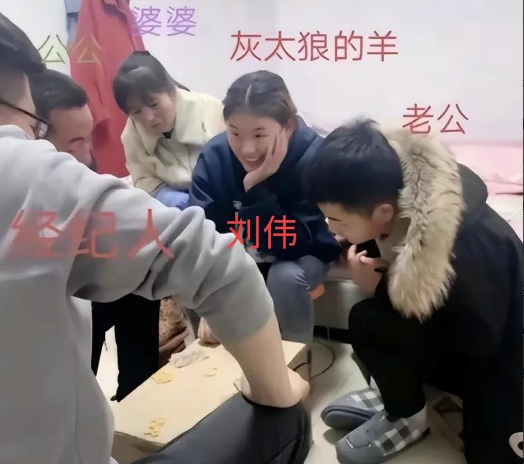 嘎羊少女及经纪人被利用，沦为他人炒作工具，惠然新年首播被痛骂