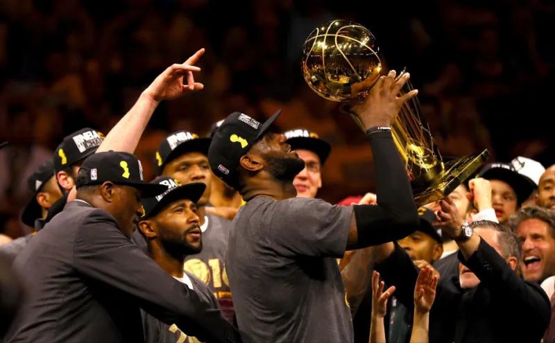 用一生来对抗傲慢与偏见，万字长文记录库里的乔丹精神