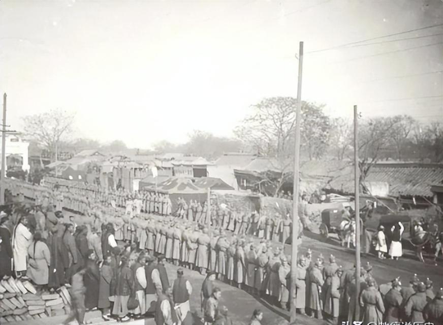 侵华日军残酷*行暴**，女子为活命脱下衣服让日本人拍摄，*辱侮**至死3