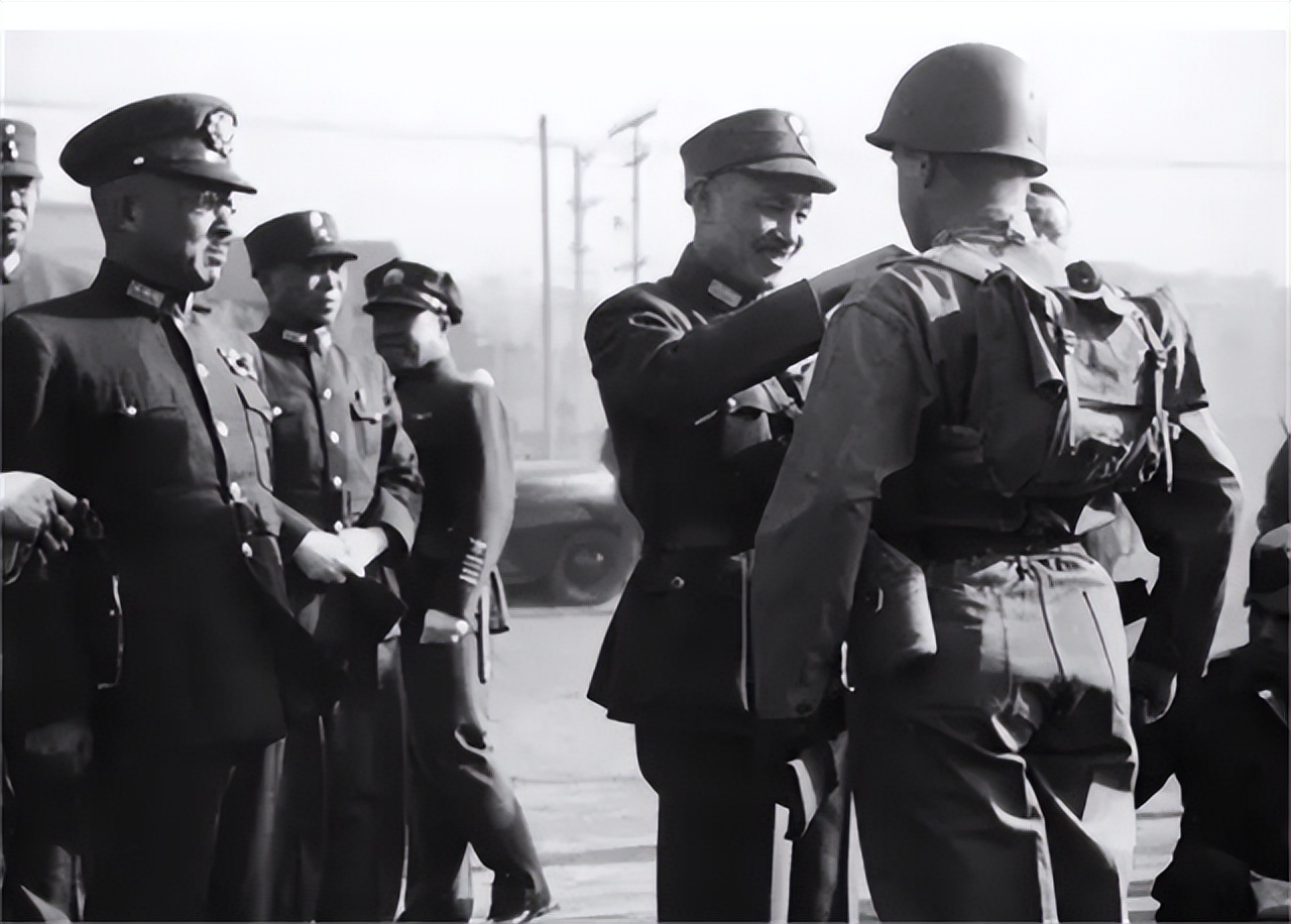 *子珍贺**亲弟弟犯错，被枪决处置，得知消息后的毛主席什么反应