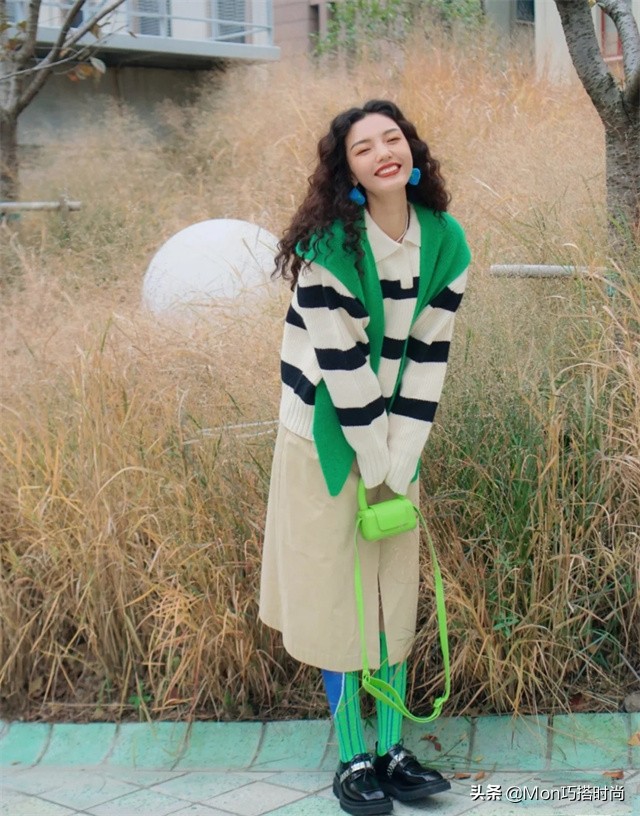 女士冬季围巾哪种系得舒服又好看,围巾正确打开方式