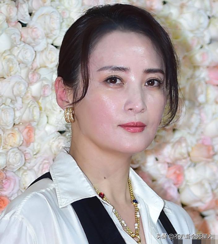 姚晨红毯造型翻车盘点,姚晨红毯奇葩