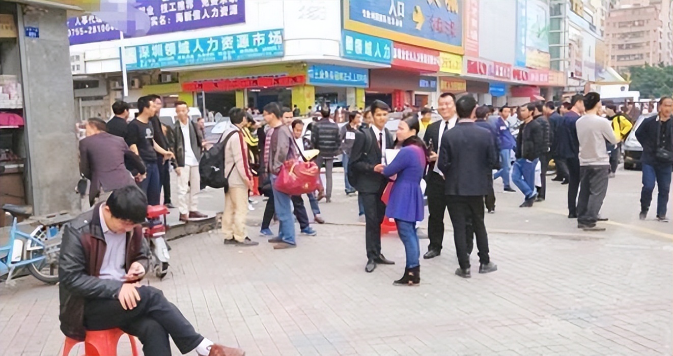 “三和大神”重启人生：那些住网吧、混日结的躺平者，已逆风翻盘