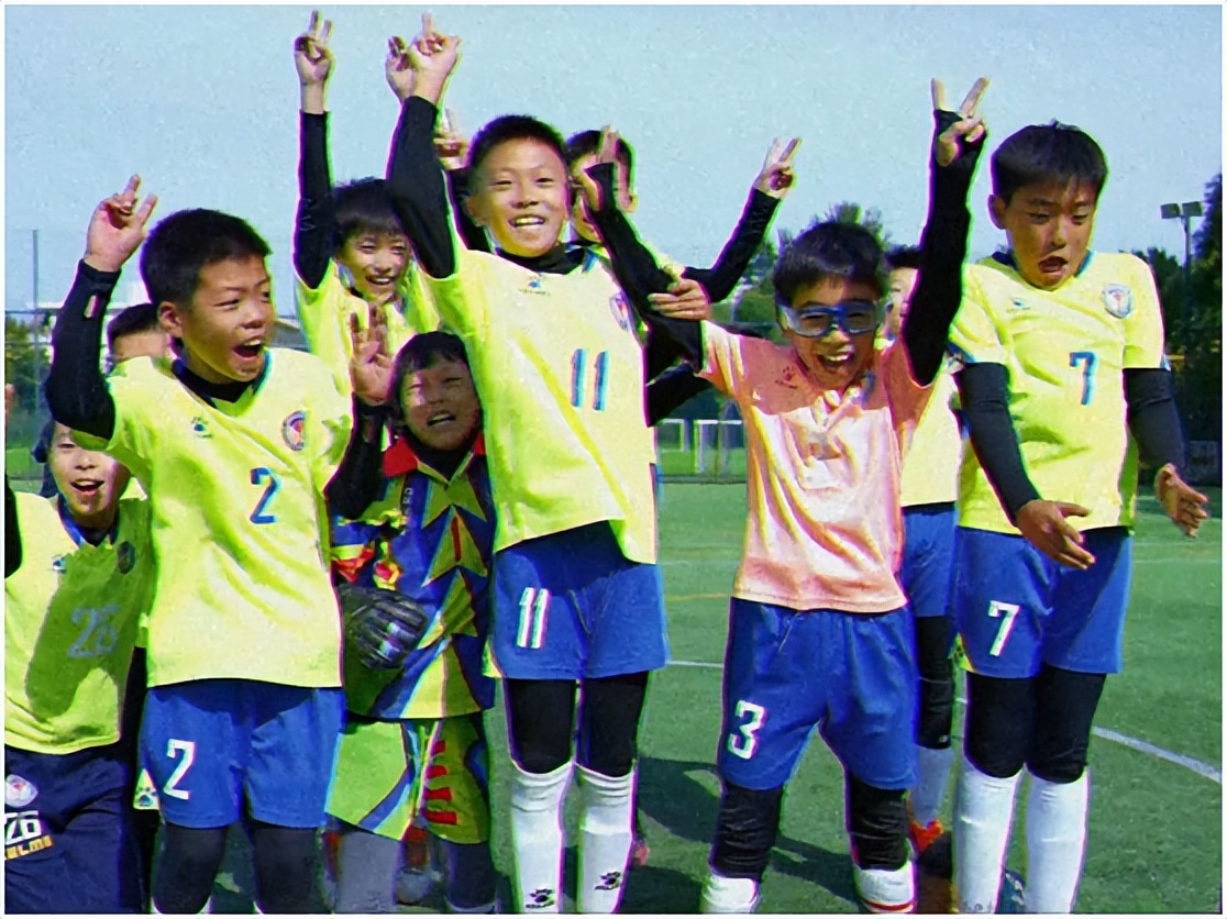 和小时候一样对足球的热爱没有变,激发孩子们对足球的热爱与坚持
