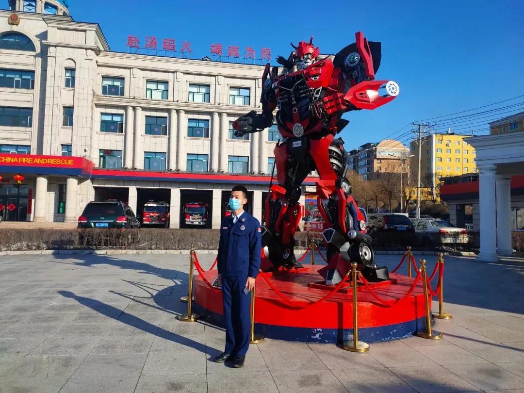 消防春节不打烊坚守一线保平安,消防员春节我在岗守护万家灯火