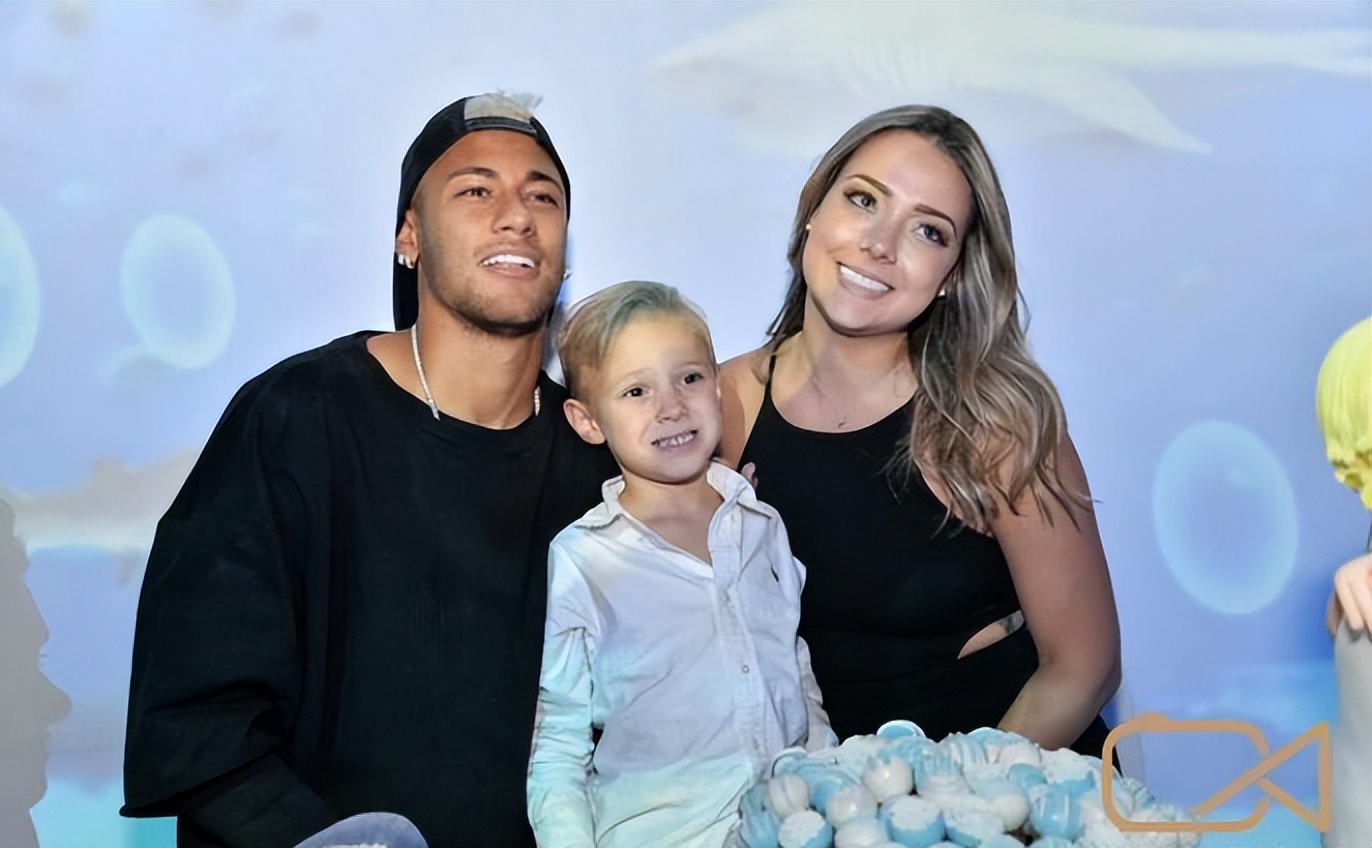 巴西球星内马尔的感情史,内马尔绯闻女友