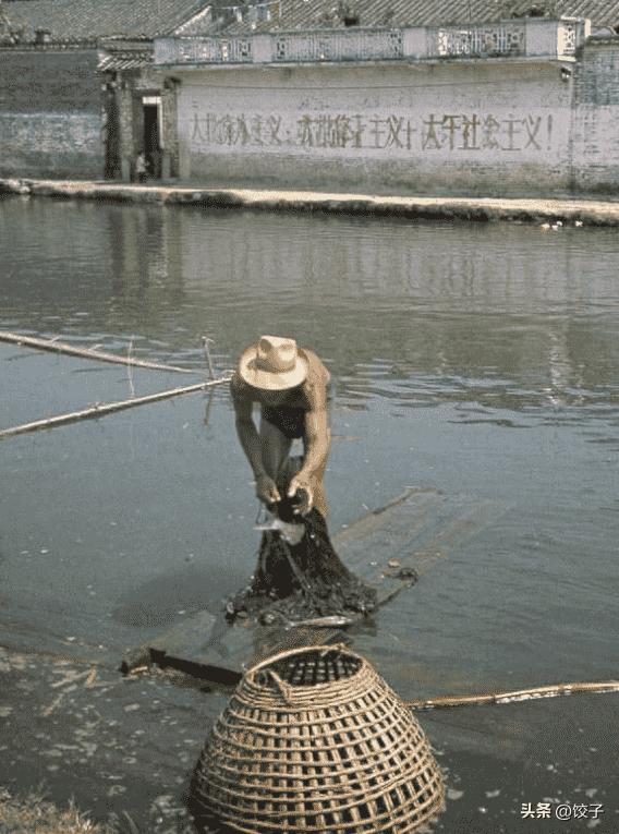 日军兽行照片:当着父亲的面玷污他女儿,临走还残忍割下妻子乳房
