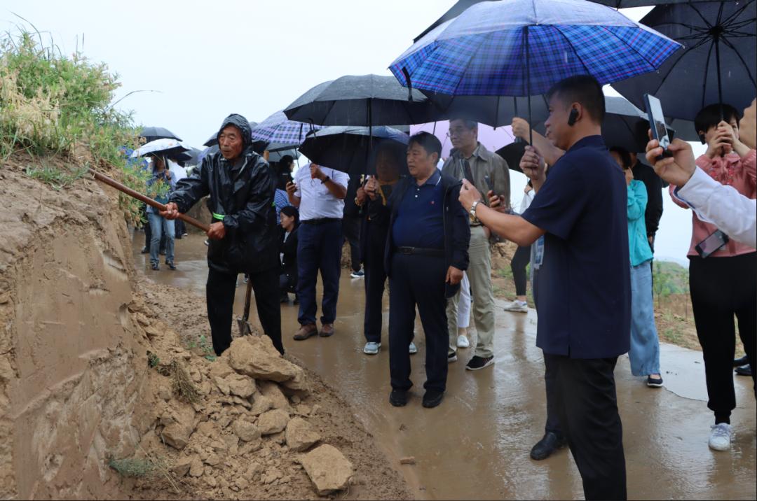 子洲黄芪产业发展大会举办了几次,全国首届黄芪产业大会在榆林召开