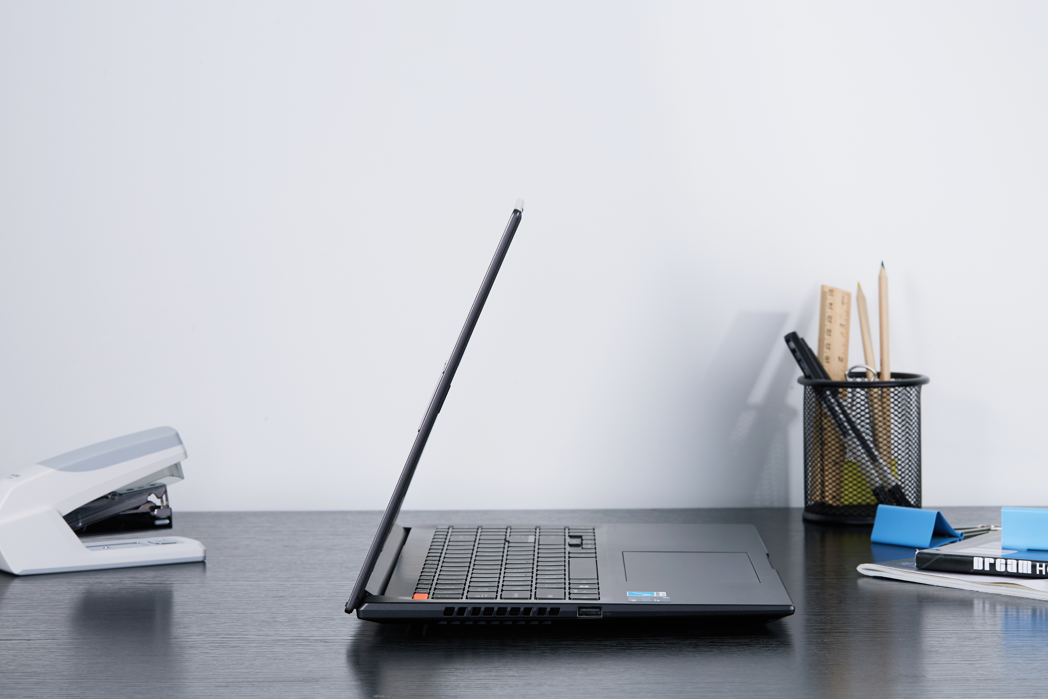 轻薄办公本oled屏幕推荐性价比高,4k120hzoled轻薄本