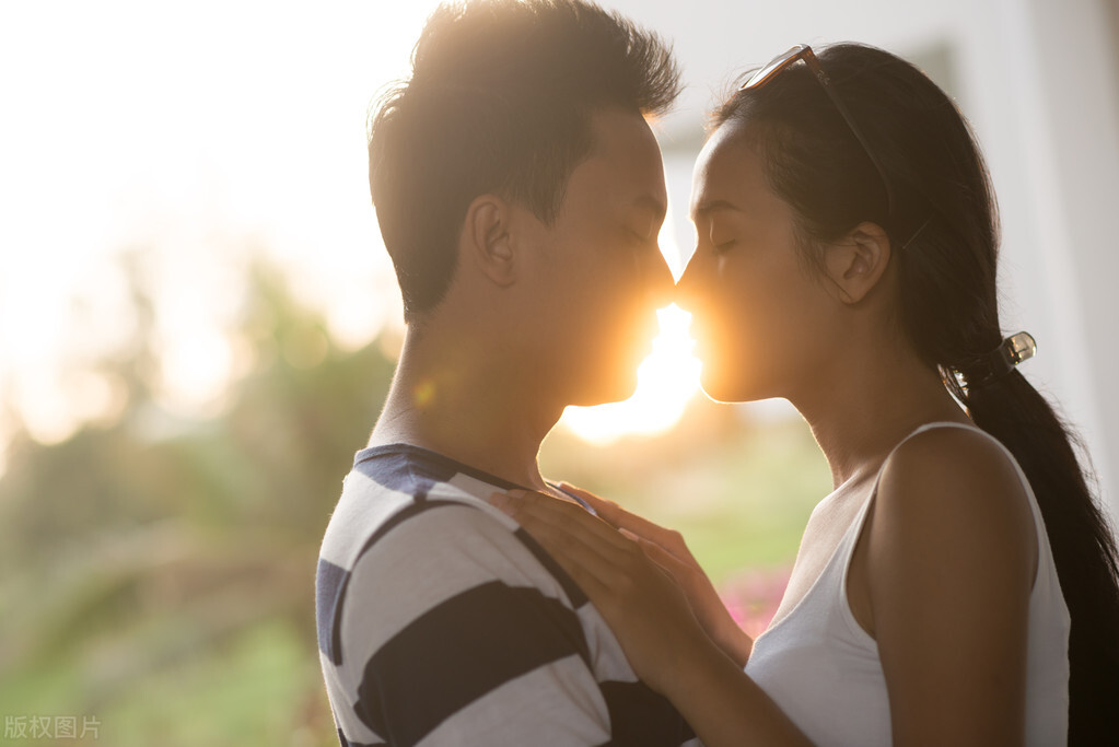 被女友留吻痕丧命,女友在男友脖子上留痕迹